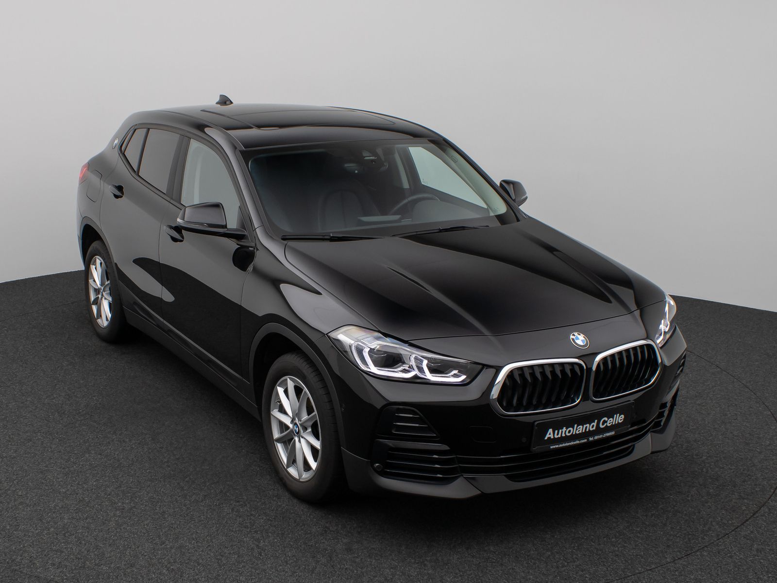 Fahrzeugabbildung BMW X2 sD18i Panorama Parkassist DAB HiFi AHK LED