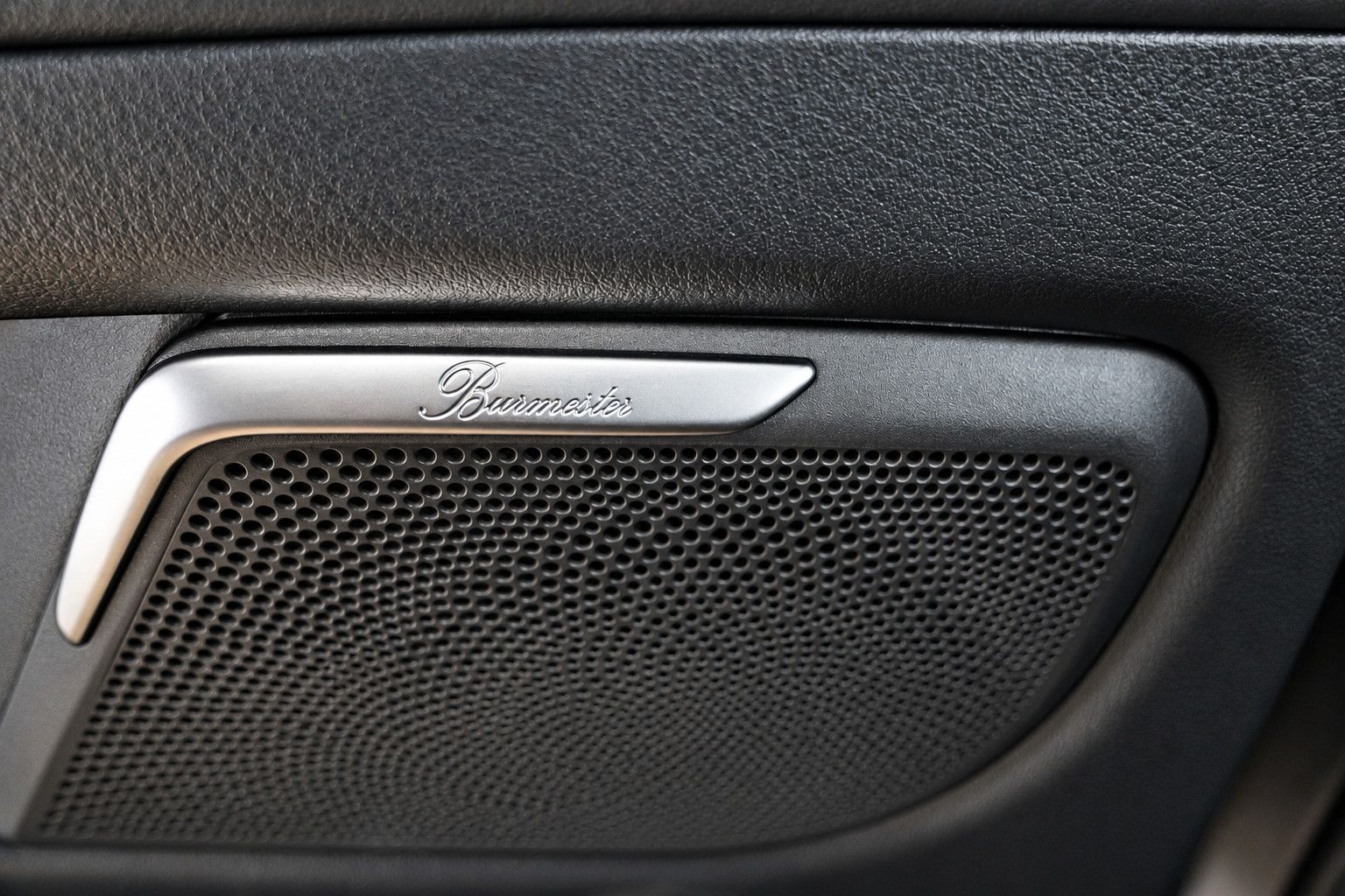 Fahrzeugabbildung Mercedes-Benz V 300d lang *Burmester*360°KAM*6-Sitz*SHZ*Navi