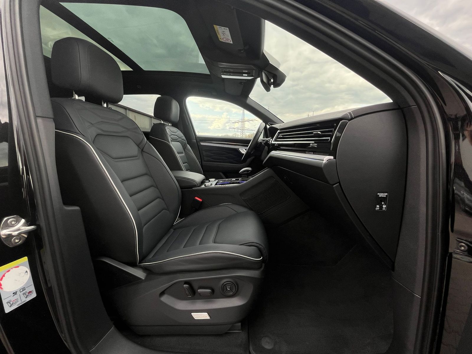 Imagen del vehículo: Volkswagen Touareg 3.0 TDI 4M R-Line VOLL Black 22" UPE 114T