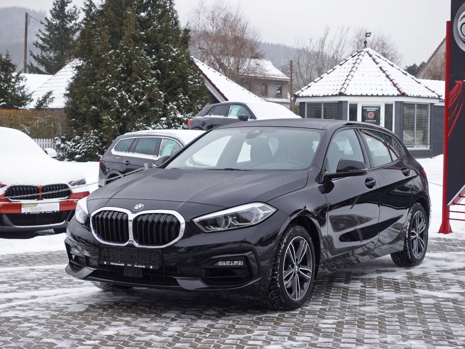 Fahrzeugabbildung BMW 118i Sport Line Navi CarPlay LED-Pkt.