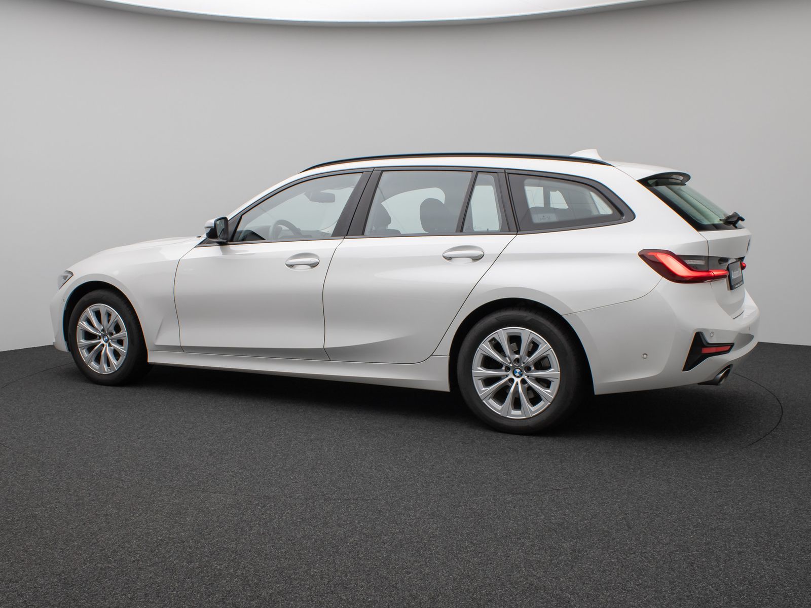 Fahrzeugabbildung BMW 320d  xD Panorama Kamera HUD DAB H/K Lenkradhzg