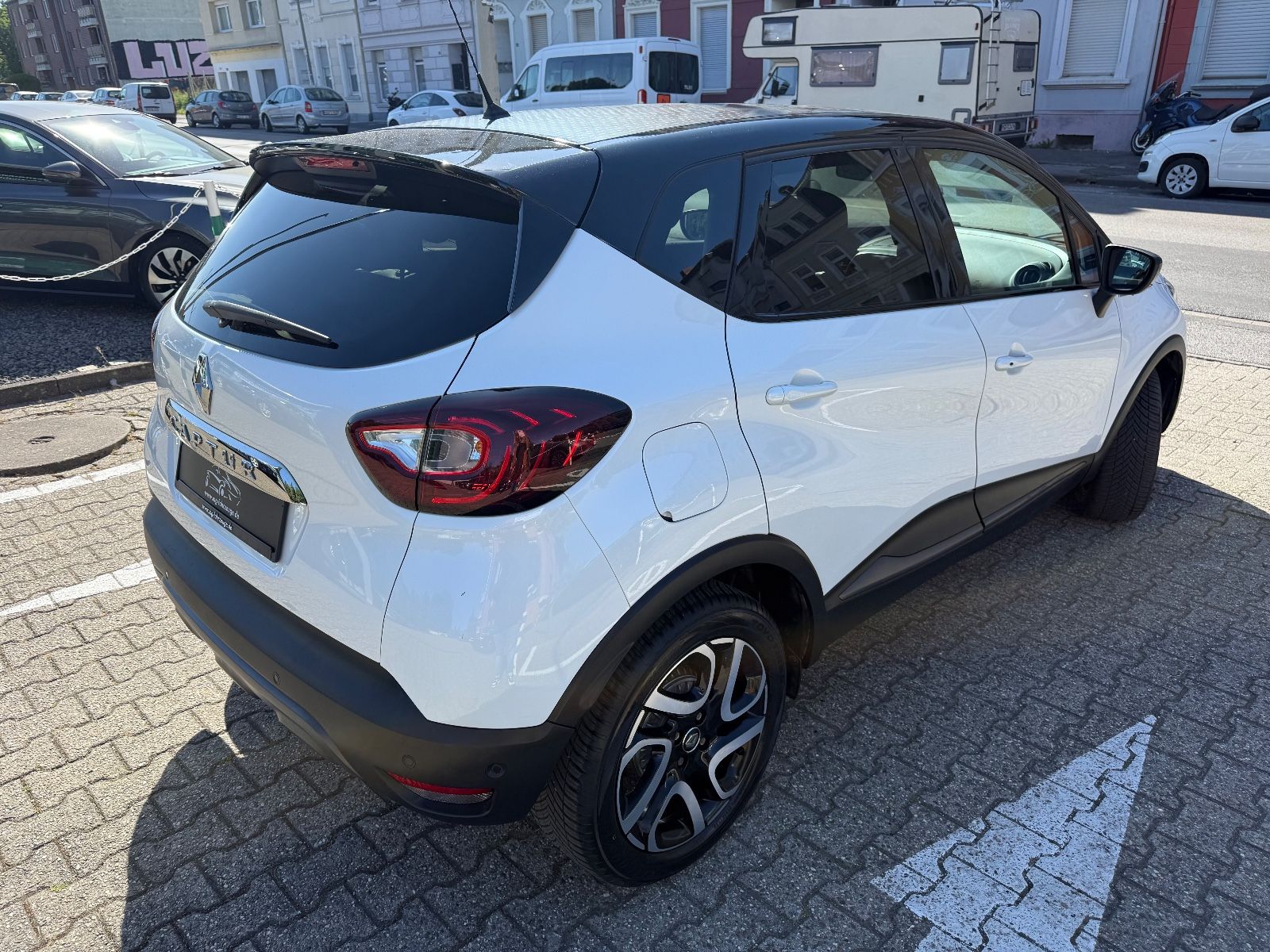 Fahrzeugabbildung Renault Captur BOSE Edition NAVI LED KAMERA AUTOMATIK