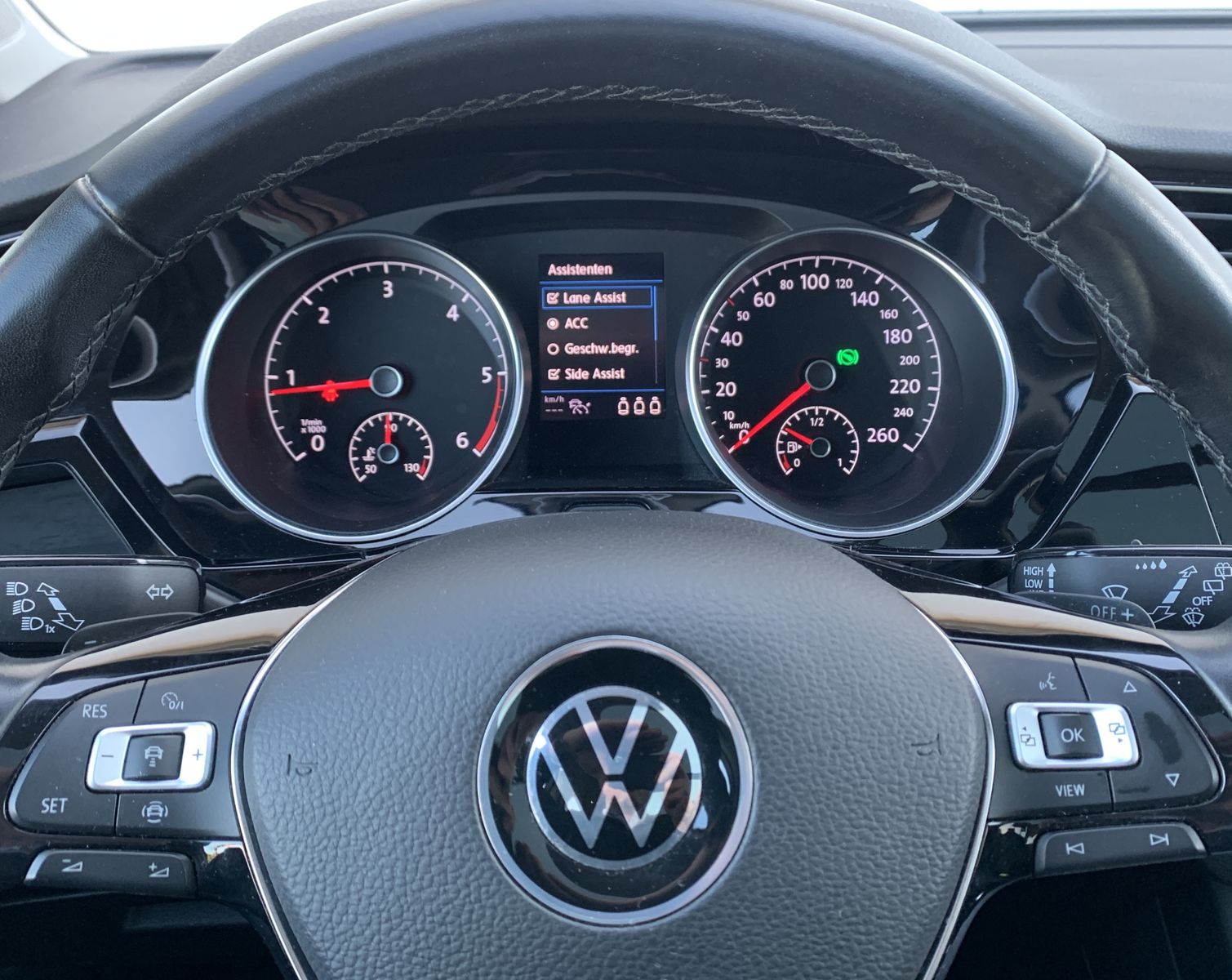 Fahrzeugabbildung Volkswagen Touran 2.0 TDI*LED*Navi*AHK*Pano*STHZ*Cam*Spur*