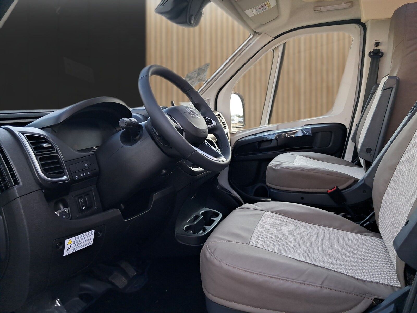 Fahrzeugabbildung Eura Mobil Profila T PT 720 EF MondialPakete 180PSAutomatik