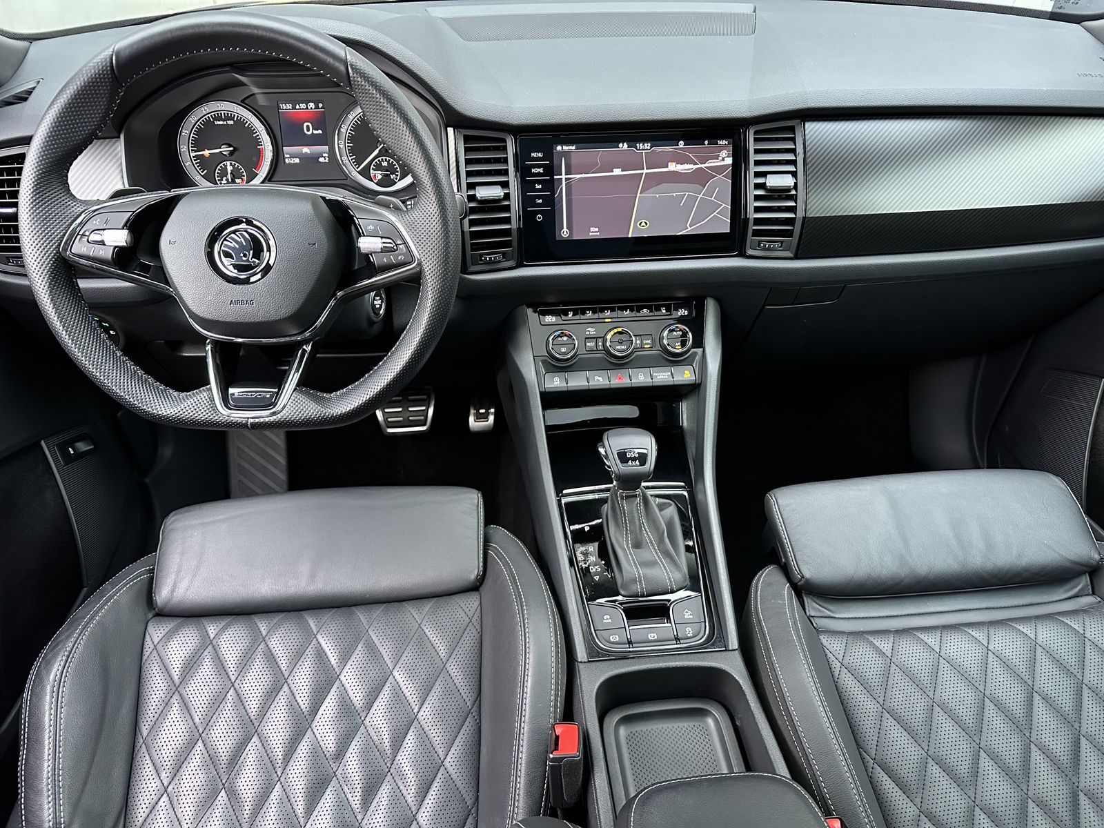 Fahrzeugabbildung SKODA Kodiaq 2.0 TDI DSG 4x4 Sportline NAV+LED+PANO+AH