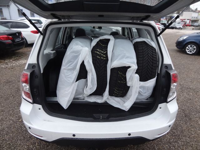 Fahrzeugabbildung Subaru Forester Comfort/4x4/Pano/AHK/Xenon/PDC/2.Hd/