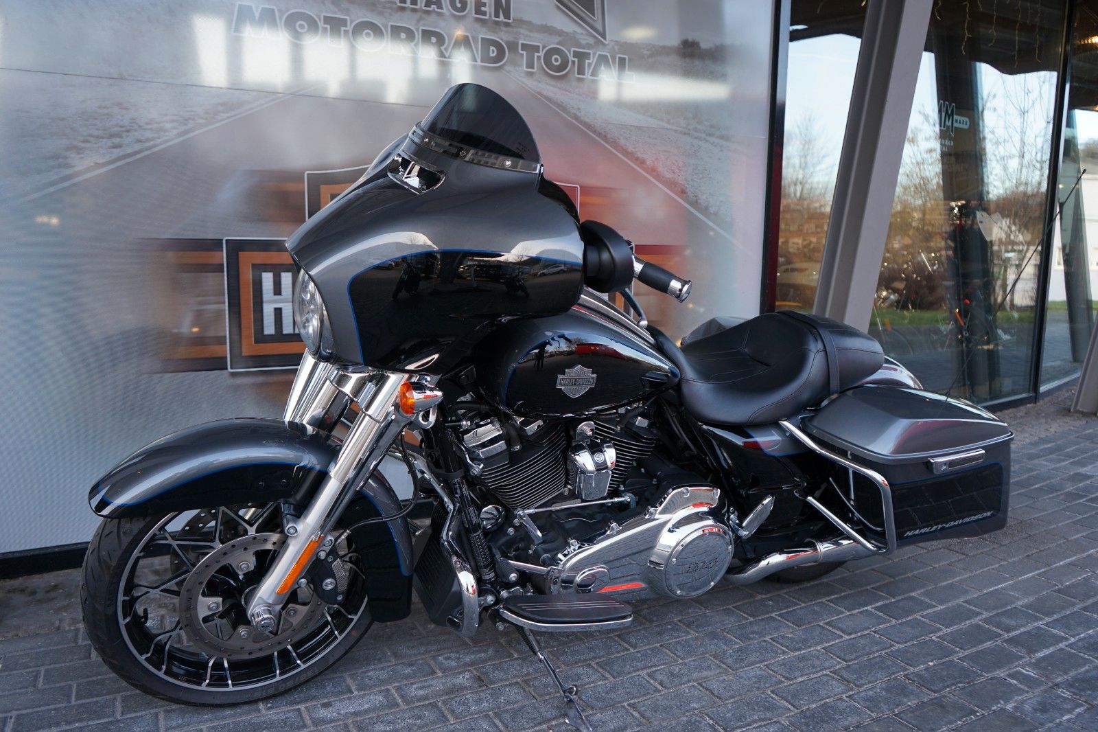 Fahrzeugabbildung Harley-Davidson Street Glide Special FLHXS 114 mit Scremin Eagle
