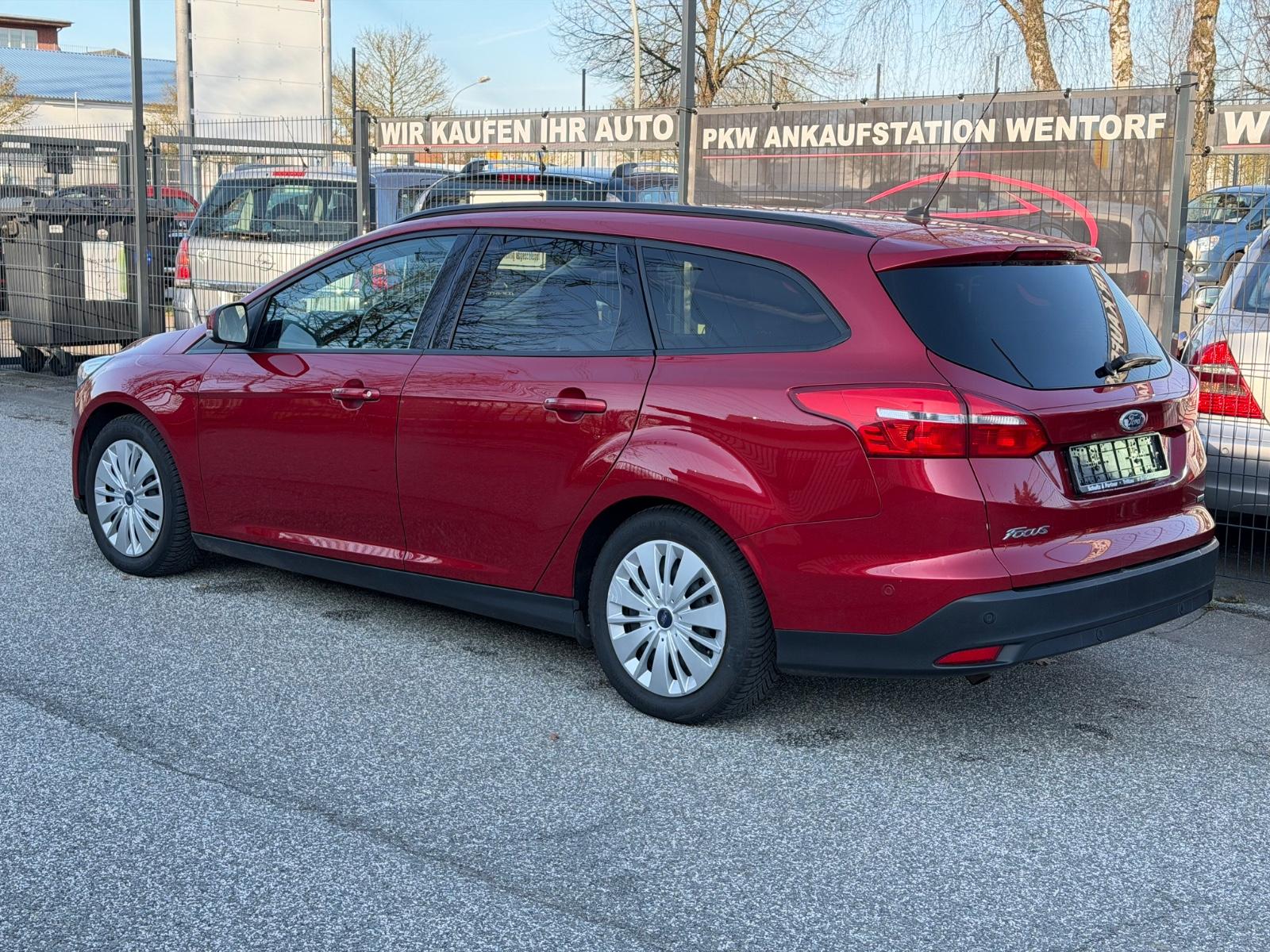 Ford Focus 2015 — rear view