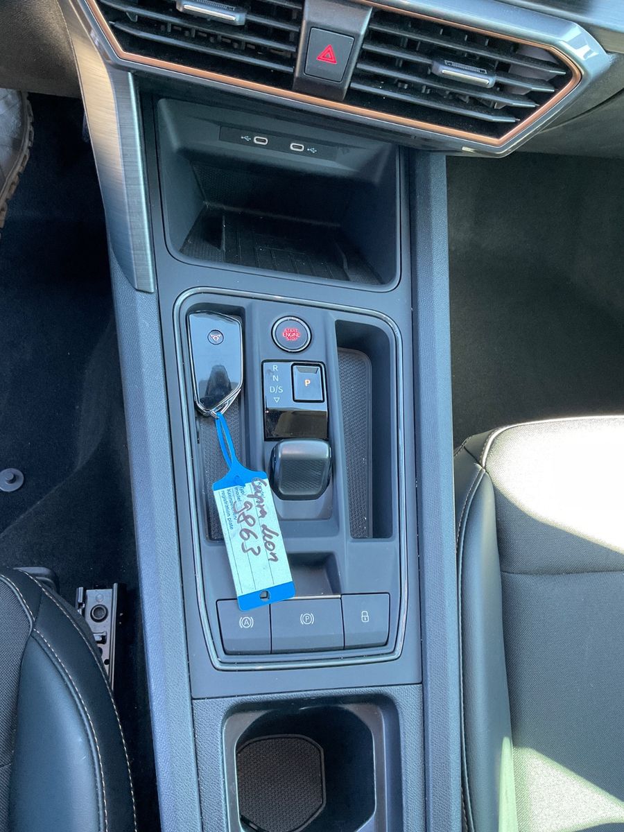 Fahrzeugabbildung CUPRA Leon 1.5 eTSI DSG,Kamera,Navi,LED,Carplay,ACC
