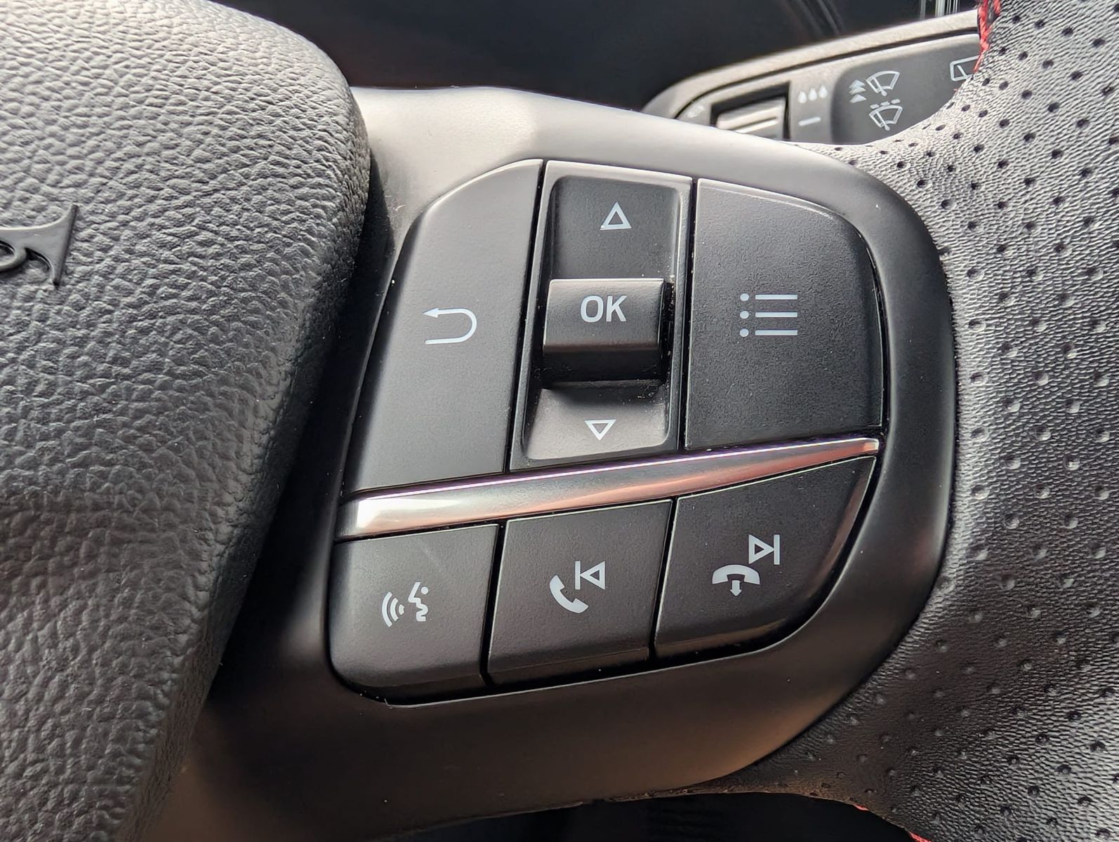 Fahrzeugabbildung Ford Focus 1.0 ST-Line X MATRIX*B&amp;O*ACC*KAM*APP*LHZ