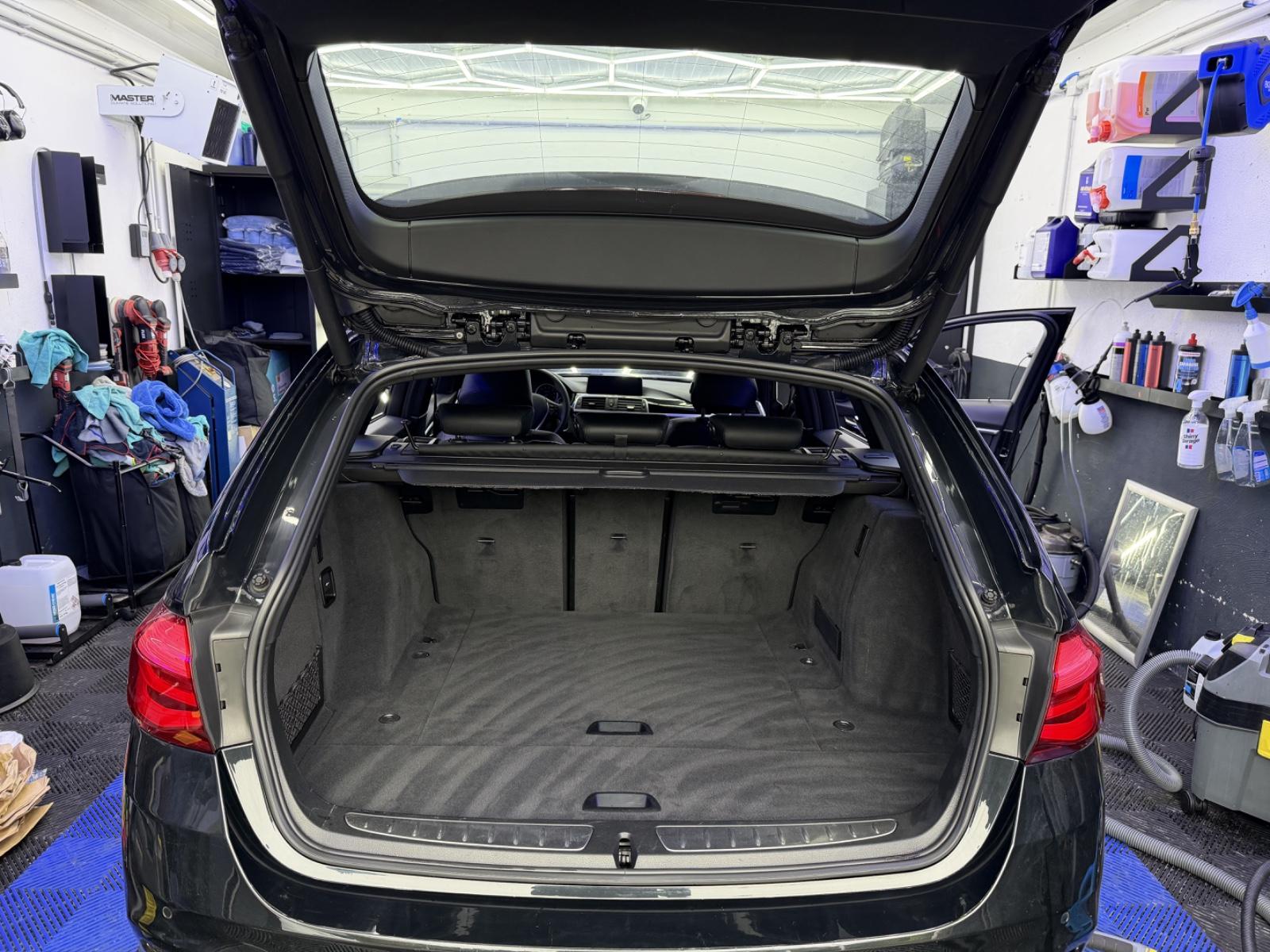 BMW 330i  Touring Luxury Line P. Auto. Lux...