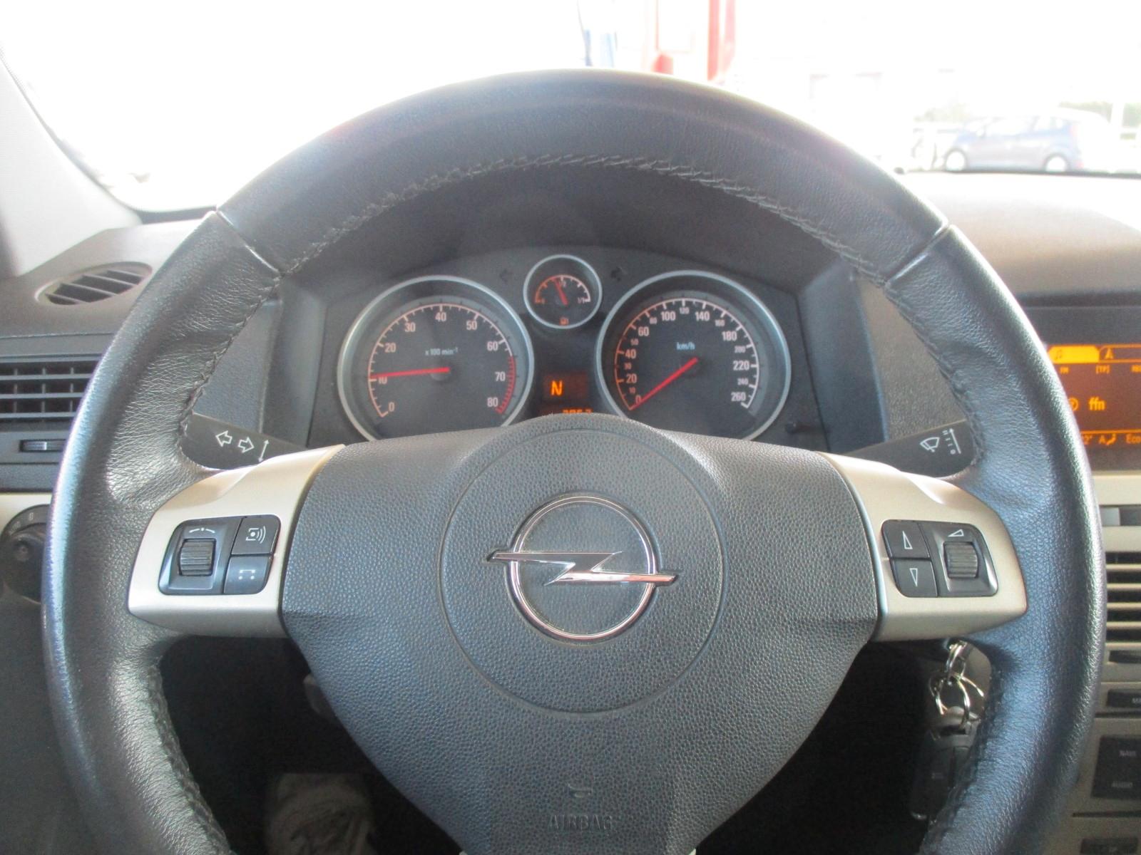 Opel Astra 2007 — photo 11