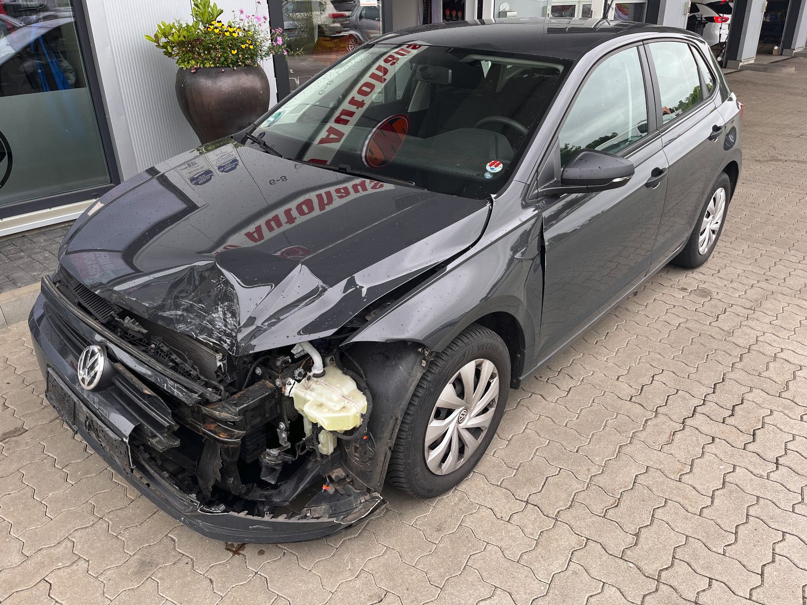 Fahrzeugabbildung Volkswagen Polo VI Trendline Frontschaden