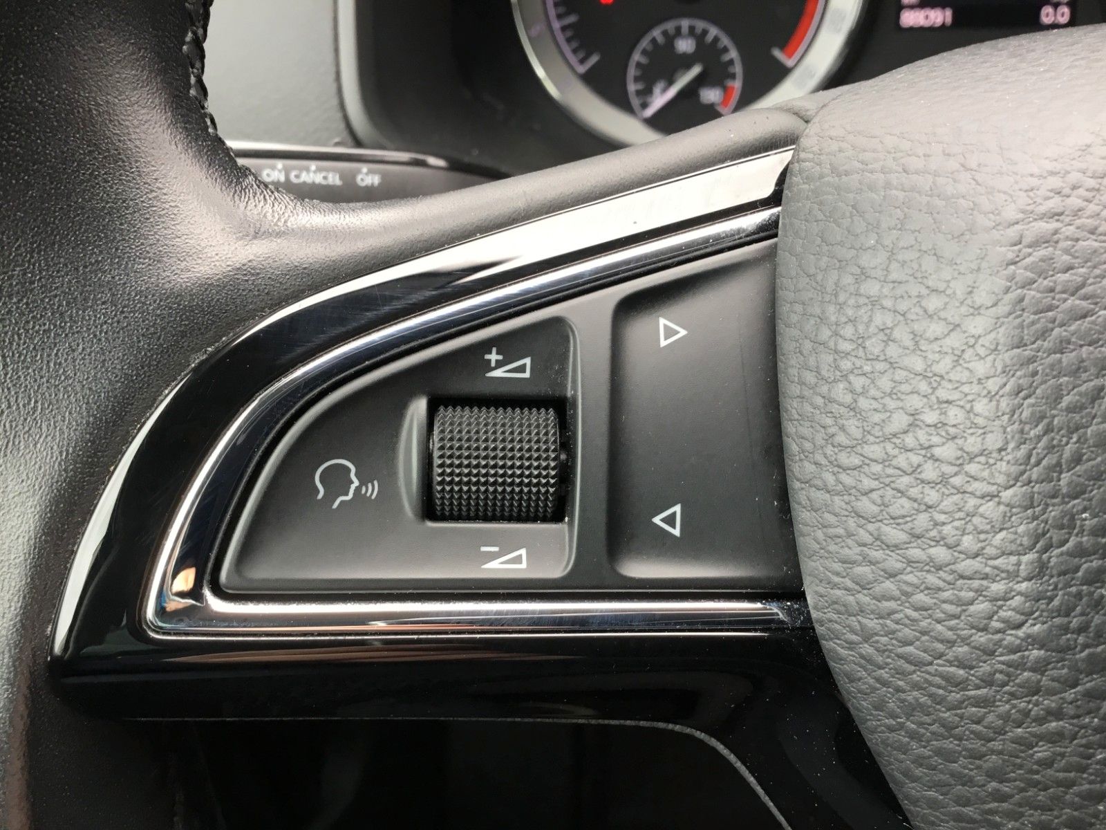 Fahrzeugabbildung SKODA Karoq 2.0 TDI Style 4x4+LED+AHK+18"+Navi