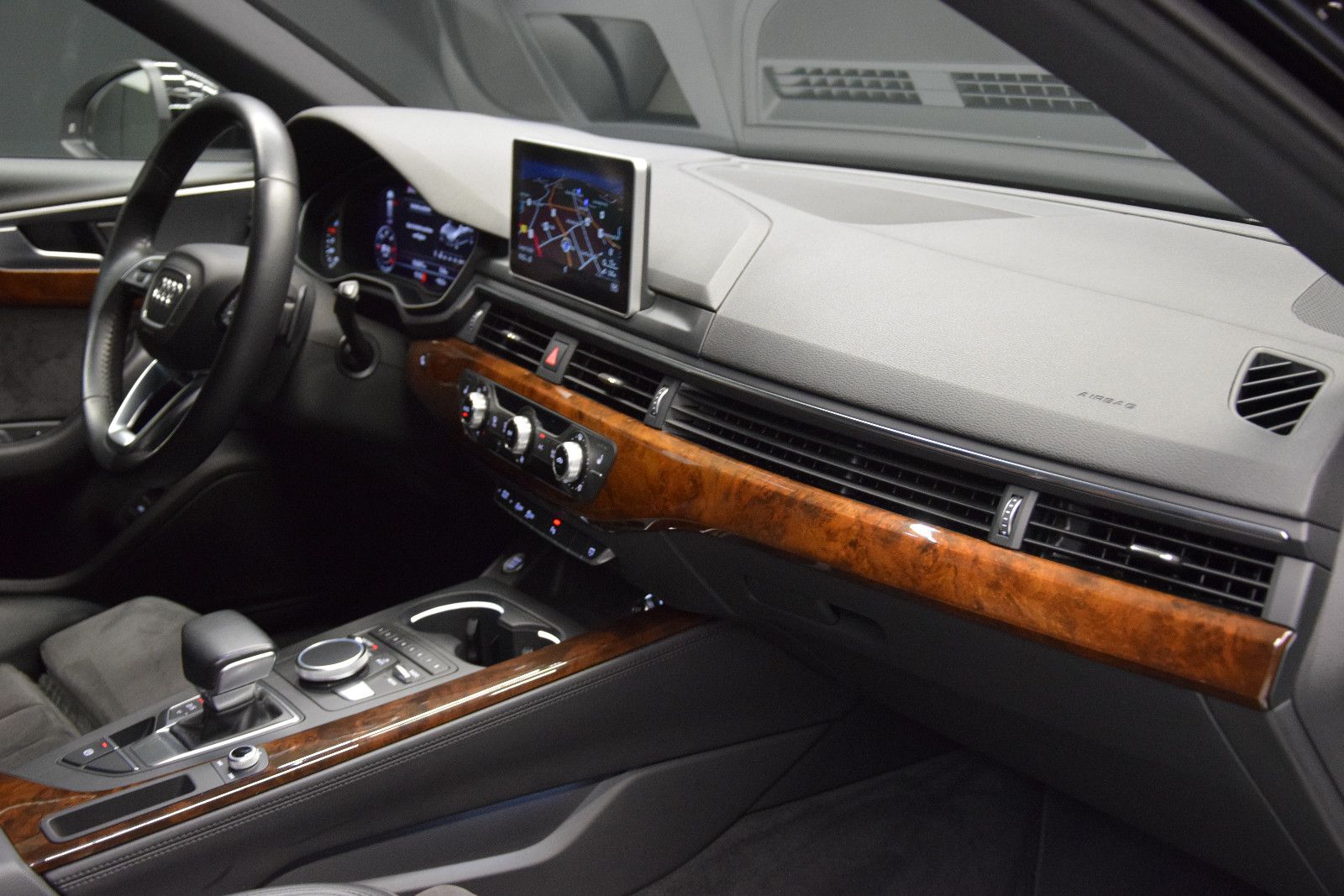 Fahrzeugabbildung Audi A4 Avant design HuD Kamera Bi-Xenon Virtual Temp