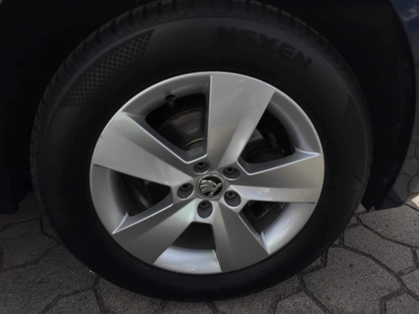 Fahrzeugabbildung SKODA Kamiq 115PS 6-Gang*RFK*LED*SMartLink*Allwetter