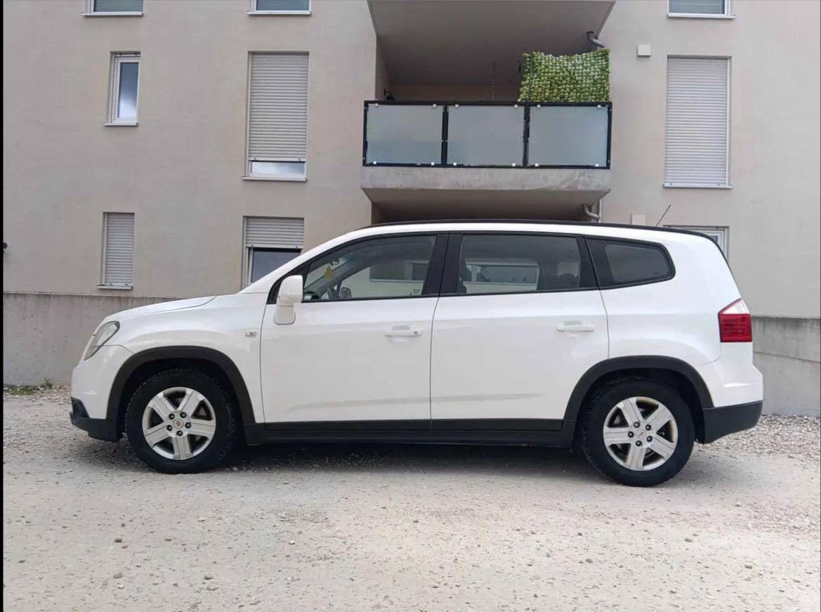 Chevrolet Orlando 2013 — rear view