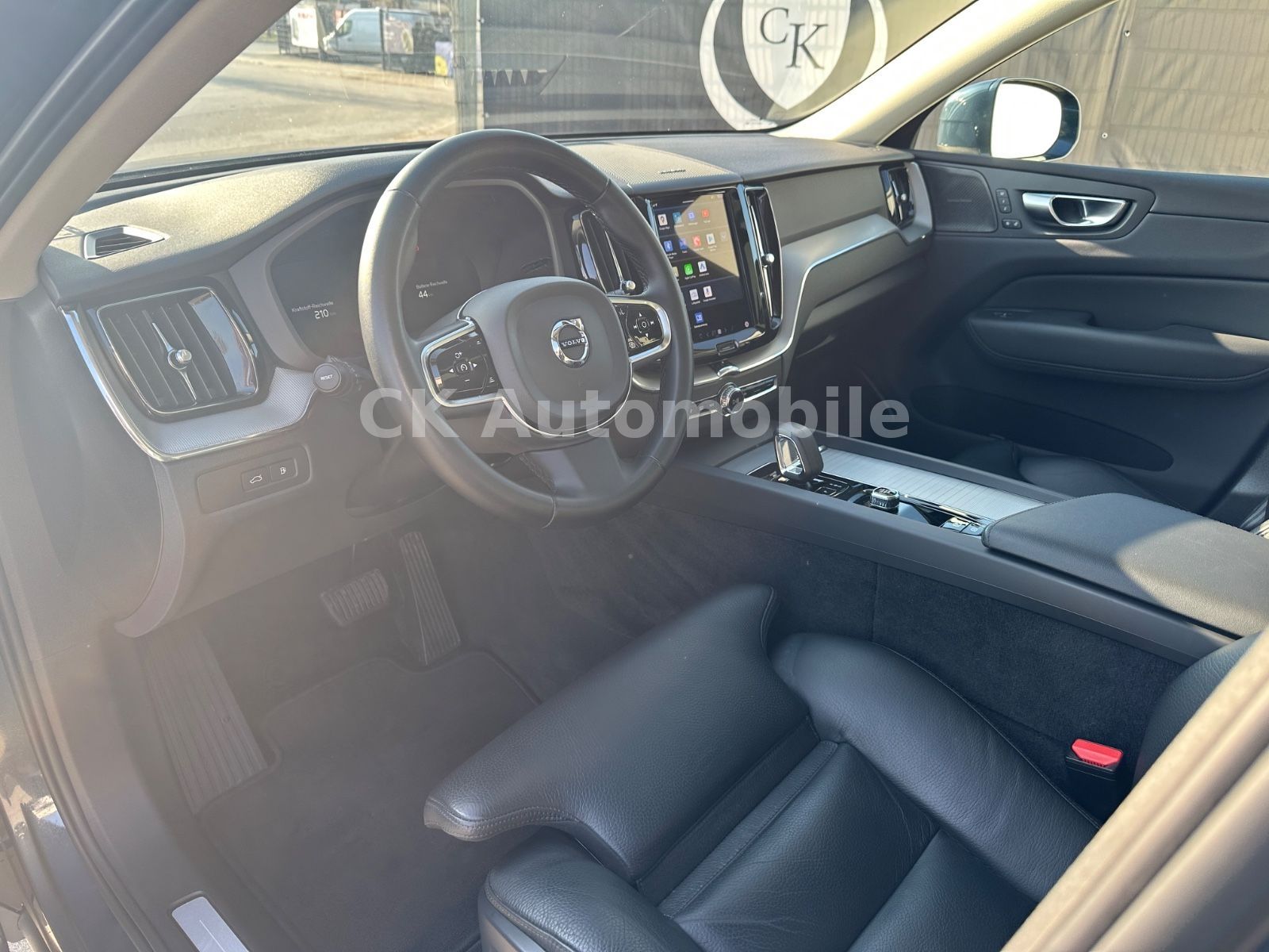 Fahrzeugabbildung Volvo XC60 T6 Plus Bright Recharge AWD/Navi/Pano/AHK