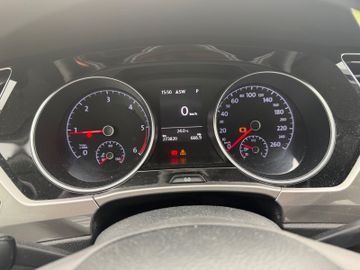 Volkswagen Touran - 12