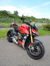 Ducati Streetfighter V4S, Zubehör, gepflegt! - DUCATI ST 4