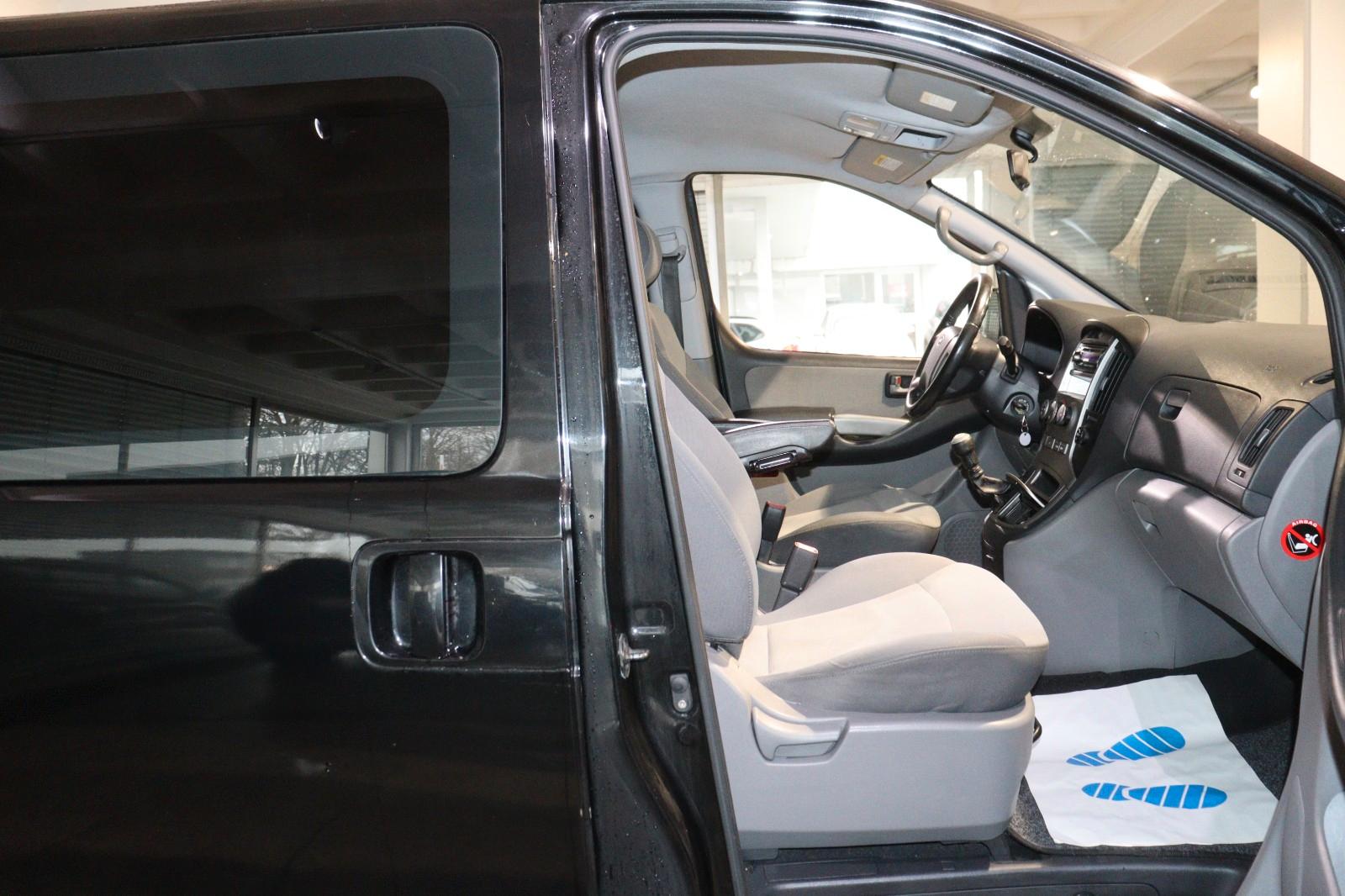 Hyundai H-1 Travel *8-Sitzer*Klima*PDC*AHK 2,3t