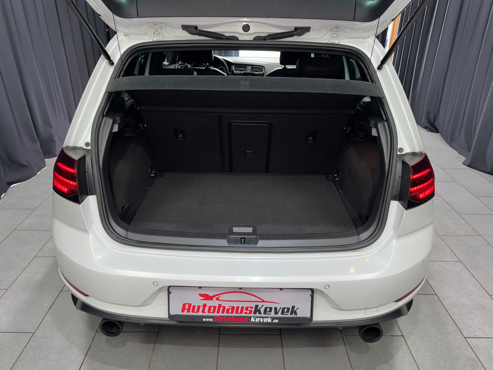 Fahrzeugabbildung Volkswagen Golf VII Lim. GTI BMT/Start-Stopp