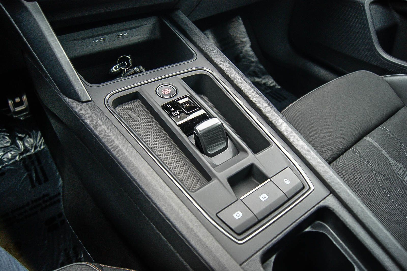 Fahrzeugabbildung CUPRA Leon Sportstourer e-Hybrid PANORAMA CARPLAY ACC