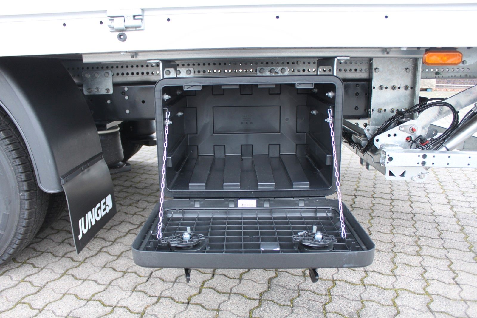 Fahrzeugabbildung Iveco 70C18HA8/P Schiebeplane