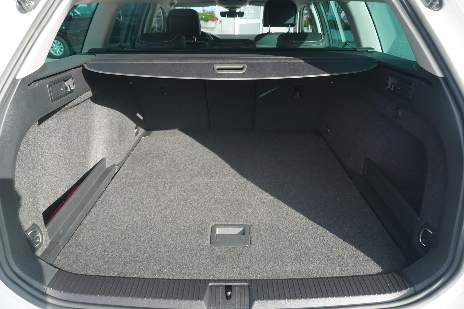 Volkswagen Passat 1.5 TSI Elegance LED Sitzheizung, миниатюра 10