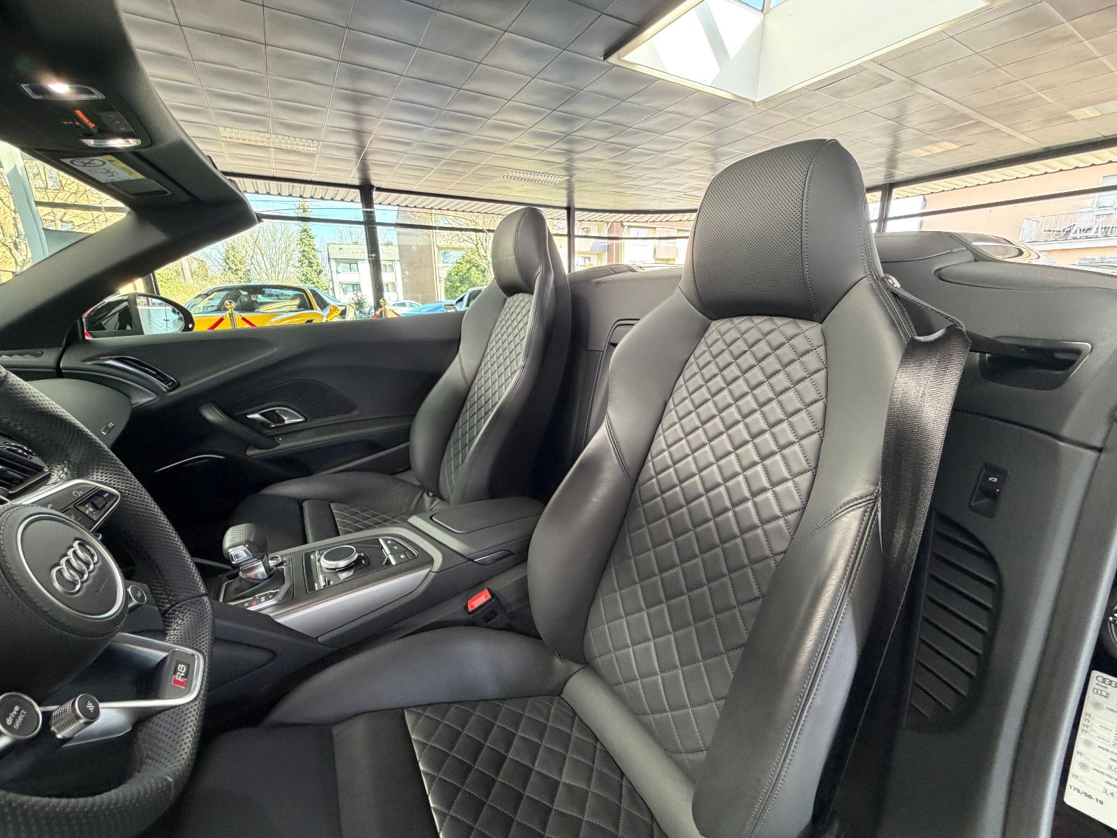 Fahrzeugabbildung Audi R8 Spyder 5.2 FSI RWD performance/BANG&OLUFSEN/