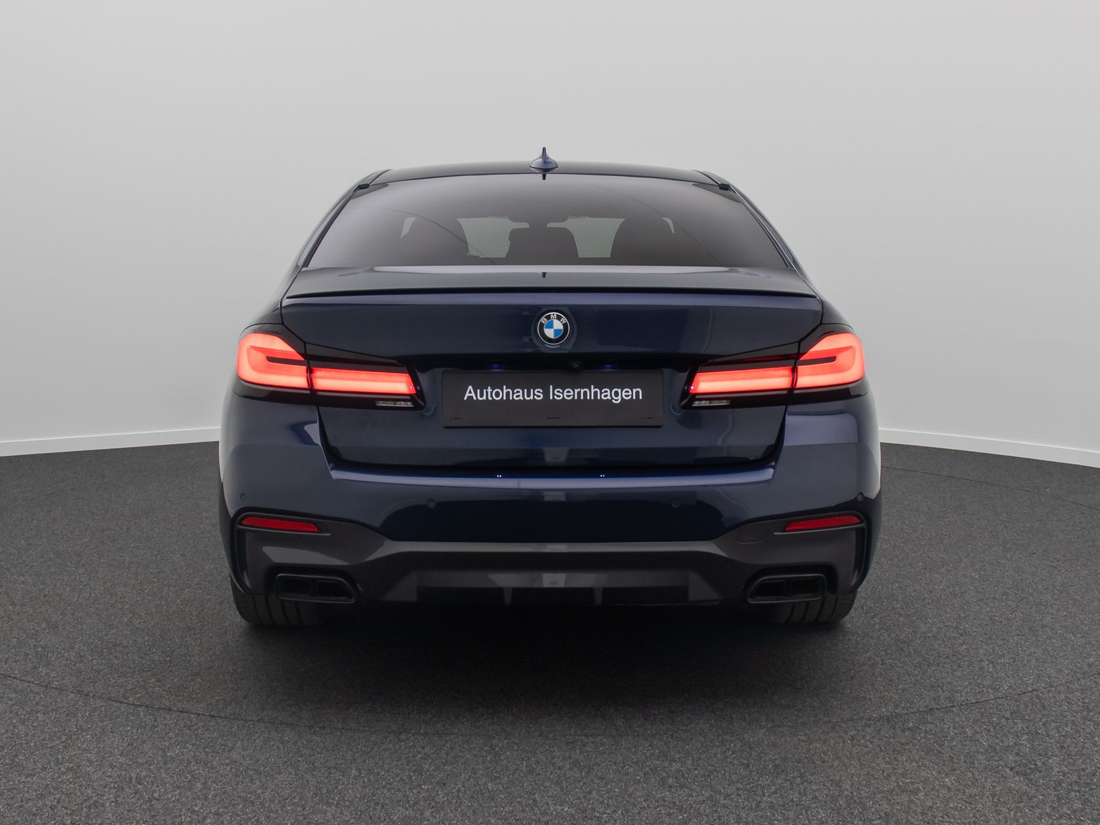 Fahrzeugabbildung BMW M550i xD B&W Laser 360°HUD DAB Komfort 20Zoll