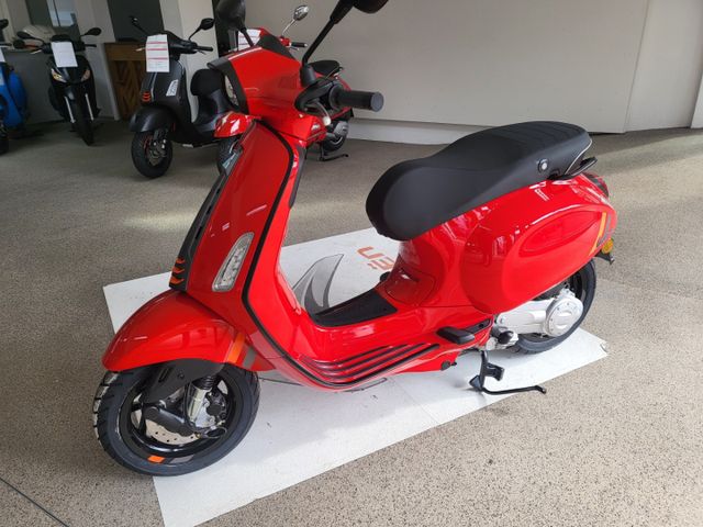 Vespa Sprint 50 S E5+ Rosso Coraggios Lagerfahrzeug