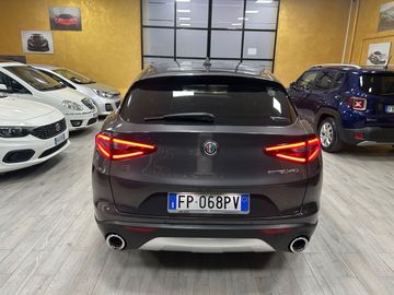Alfa-Romeo Stelvio - 7