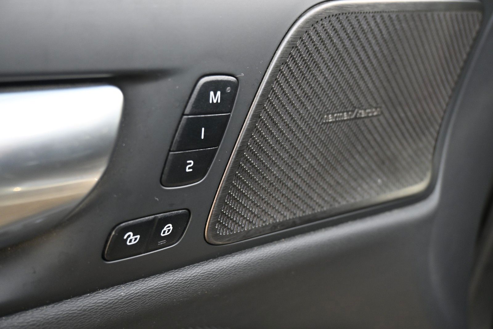 Fahrzeugabbildung Volvo V60 B4 Diesel CC Plus AWD*360°*PANO*H&K*