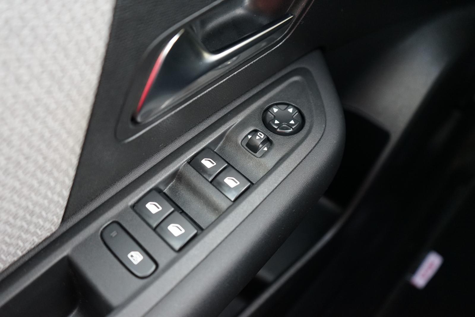 Citroën C4 1.2 12V e-THP Plus LED Navi ACC Totwinkel