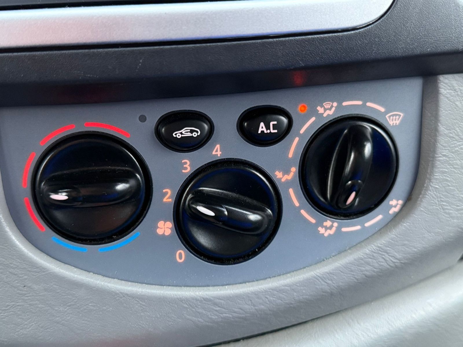 Fahrzeugabbildung Opel Vivaro Kasten/Kombi Kasten L1H2 2,9t/NAVI/KLIMA