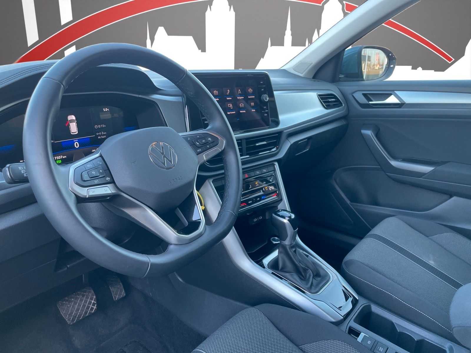 Fahrzeugabbildung Volkswagen T-Roc 1.5 TSI DSG Life LED/ACC/RFK/PDC/SHZ