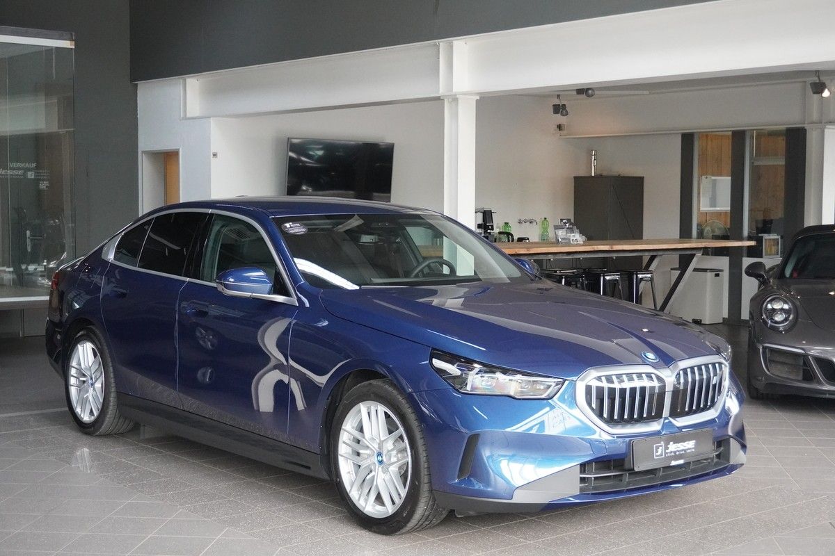 BMW i5 eDrive40 Lim. HUD Driving-Assistant Prof. 360 foto 3