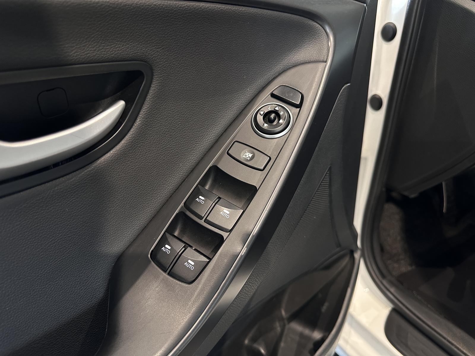 Hyundai i30 Turbo *1. HAND, NAVI, RFK, SCHECKHEFT*