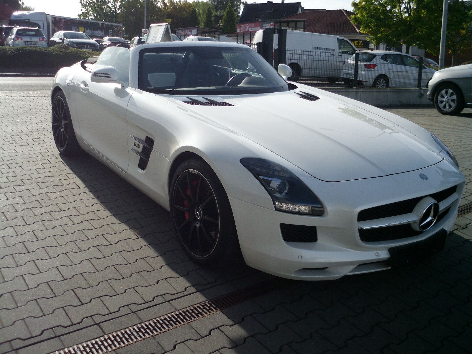 Fahrzeugabbildung Mercedes-Benz SLS AMG Roadster/Bang & Olufsen/Airscarf/Kamera