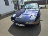 Porsche 928 GTS  - blaue Porsche 928