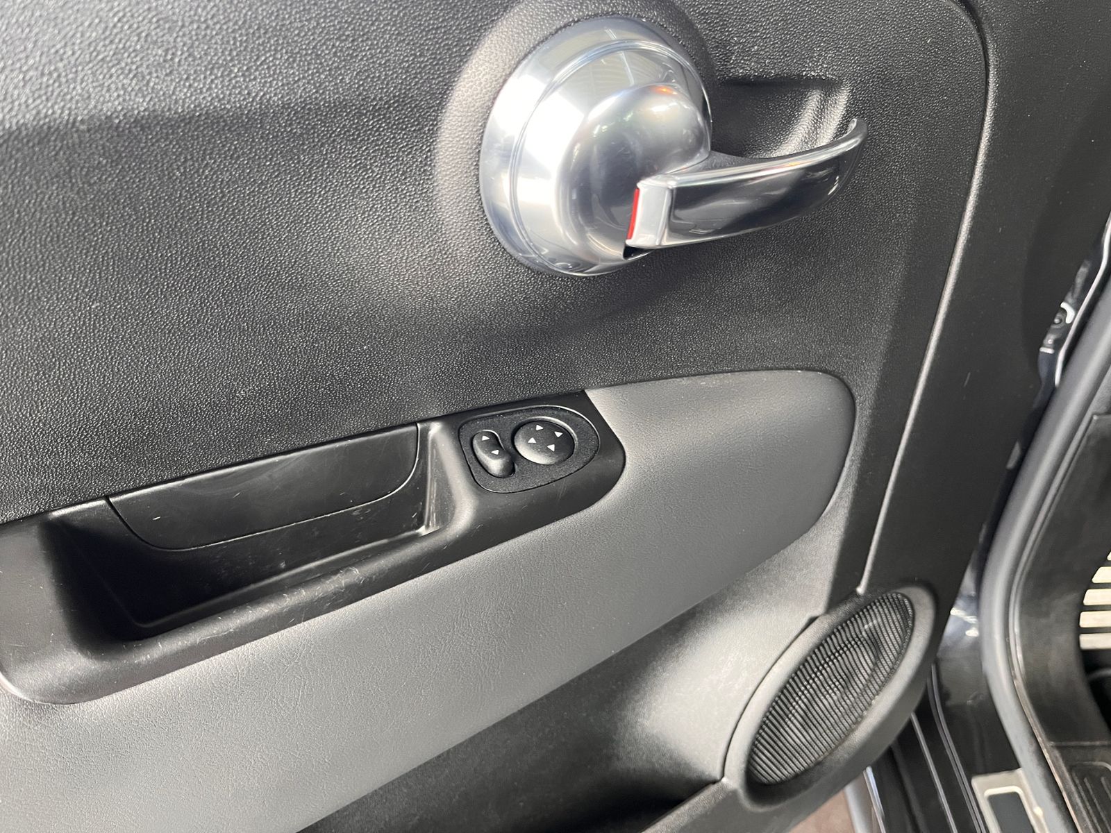 Fahrzeugabbildung Abarth 595C Scorpioneoro BEATS NAVI ALU