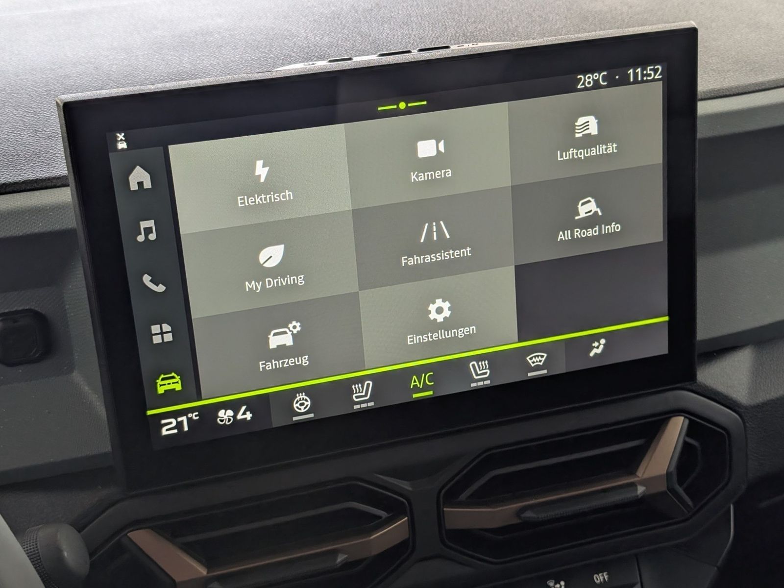 DACIA Duster Extreme Hybrid 155 Winter-Plus – Bild 22