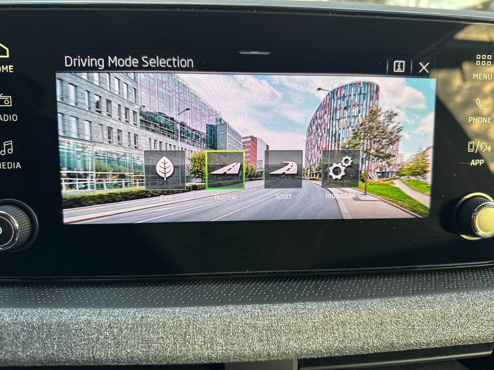 Kamiq 1.0 TSI Drive, 17" Alu, flat floor, LED, G