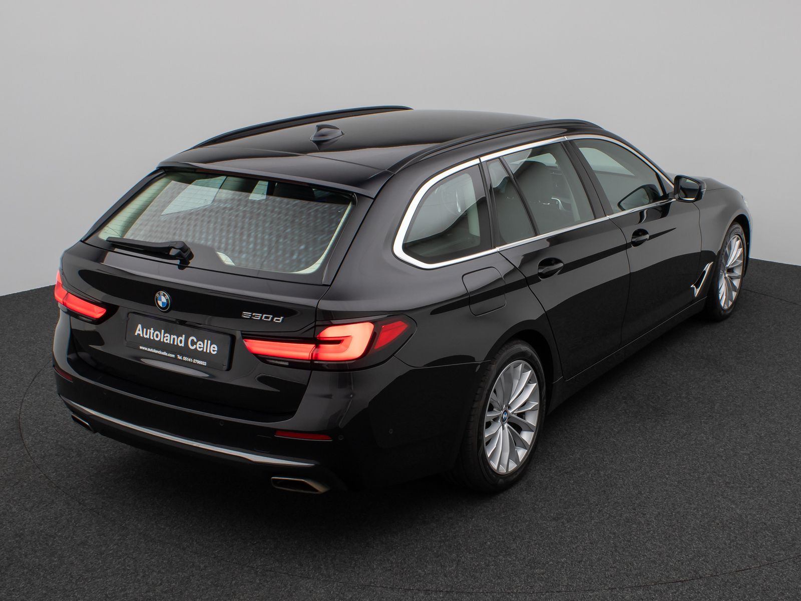 Fahrzeugabbildung BMW 530d LuxuryLine Kamera Laser HUD DAB ACC Komfort