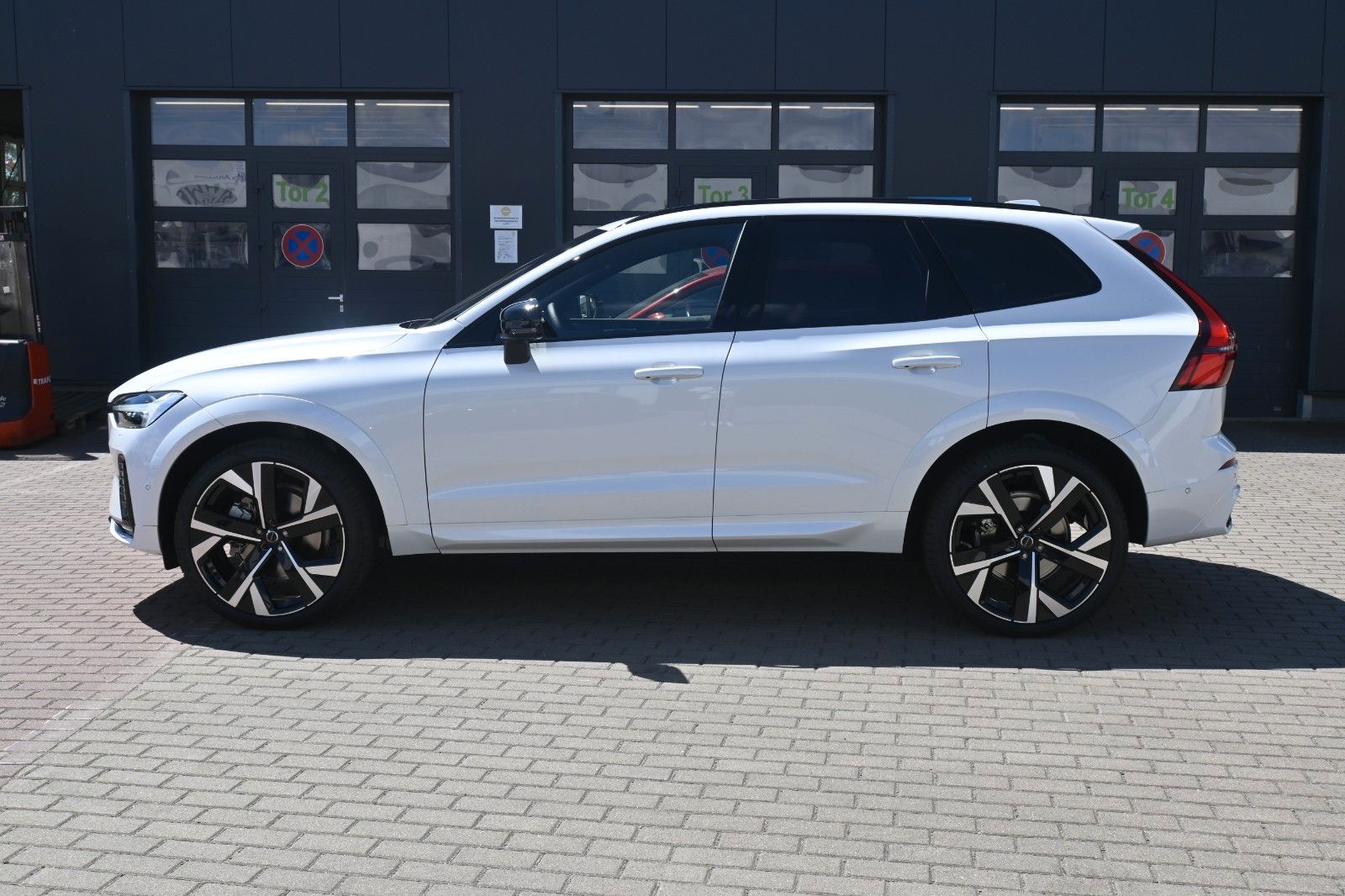 Fahrzeugabbildung Volvo XC60 B5 AWD Ultra Black Edition*LUFT*360*ACC*AHK