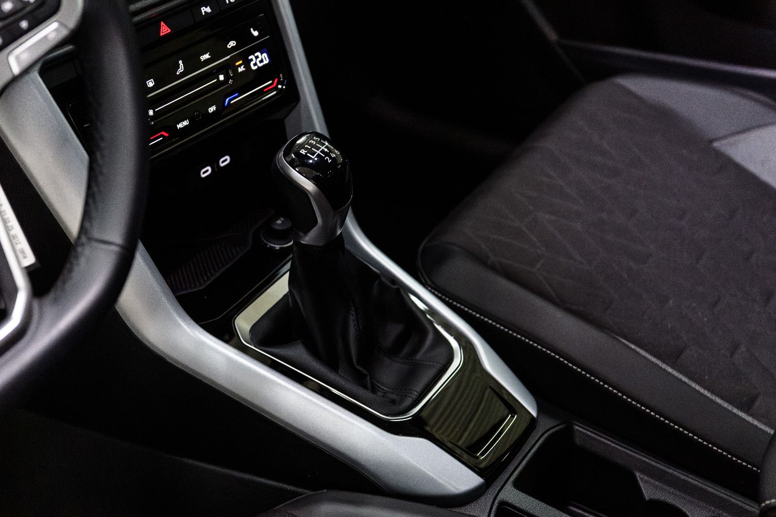 Fahrzeugabbildung Volkswagen T-Roc Goal 1.0 TSI LED+NAVI+ACC+APP