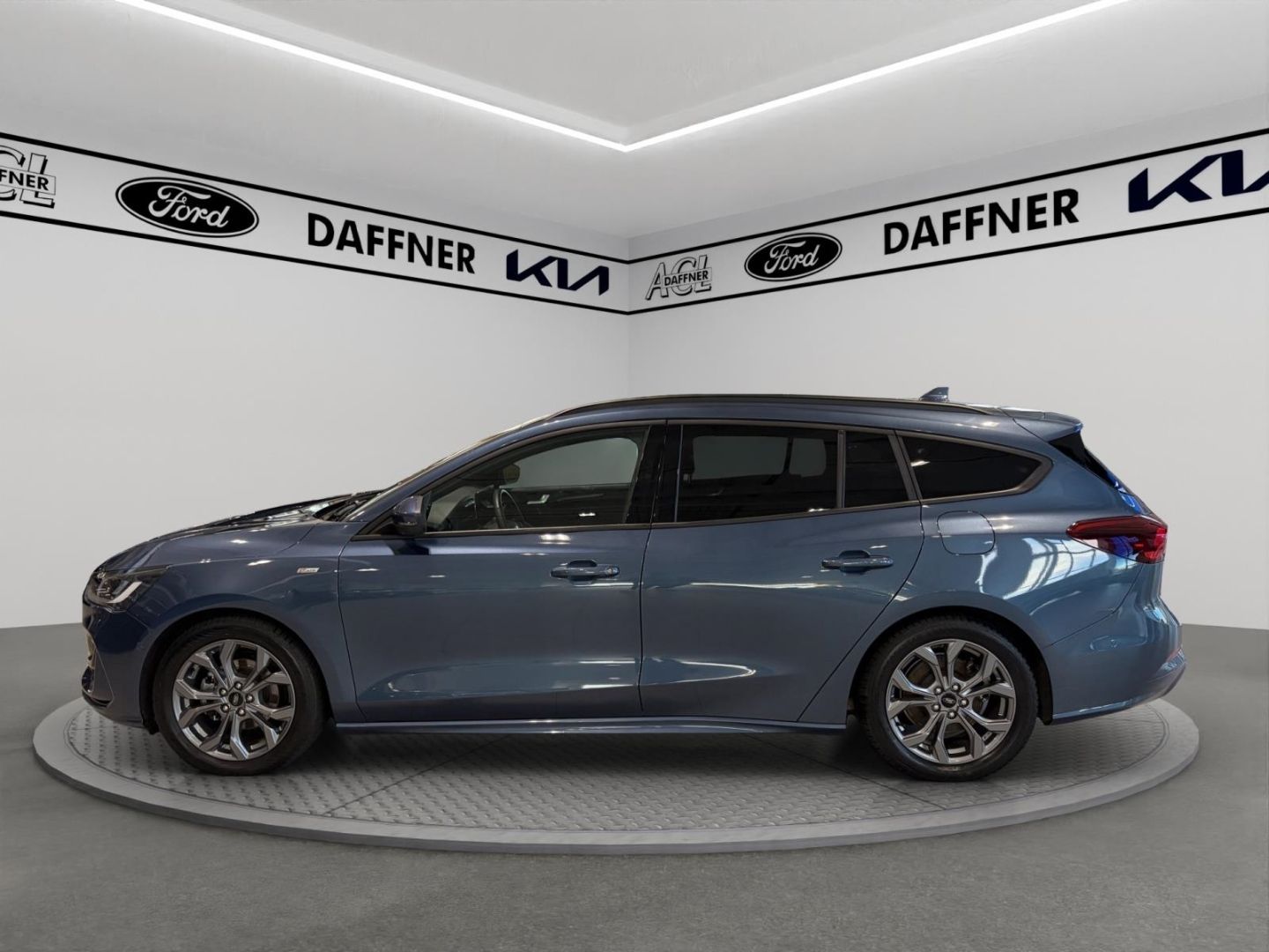 Fahrzeugabbildung Ford Focus Turnier ST-Line X HUD AHK-abn Navi LED ACC