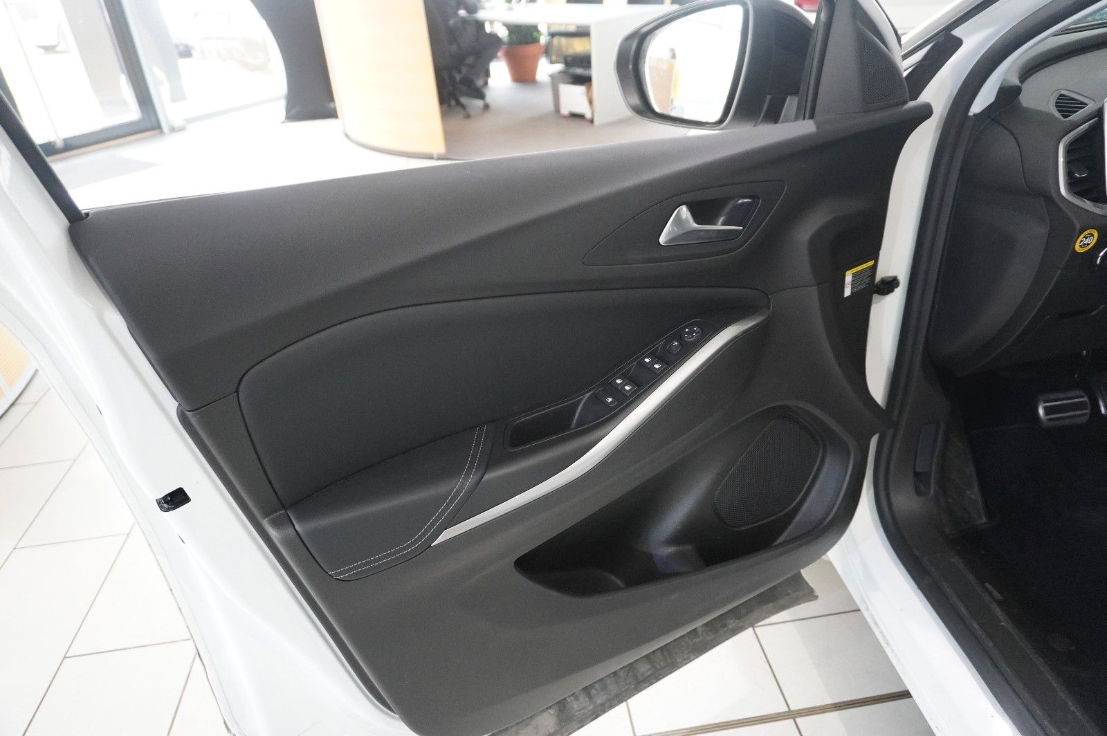 Fahrzeugabbildung Opel Grandland (X) 1.6T GSe HYBRID 4X4 NAVI/LED/SPORT