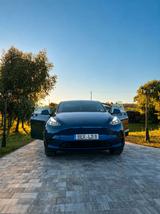 Tesla Model Y Hinterradantrieb RWD  - blaue Tesla Model Y